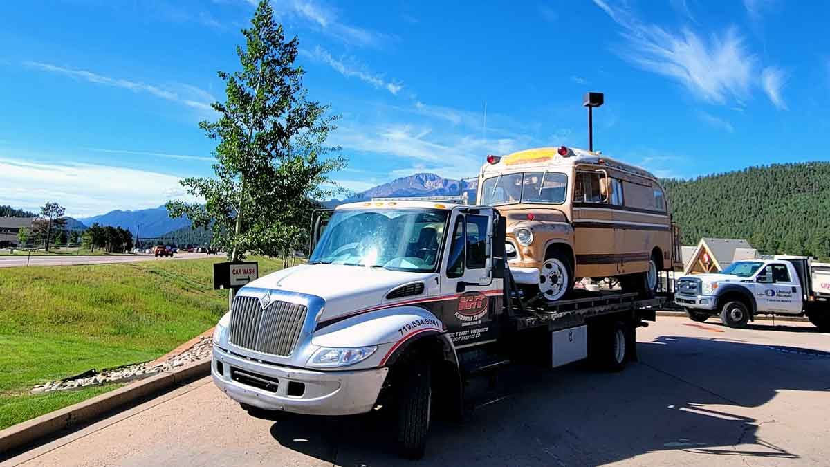Expert Automotive Towing | Knob Hill Towing
